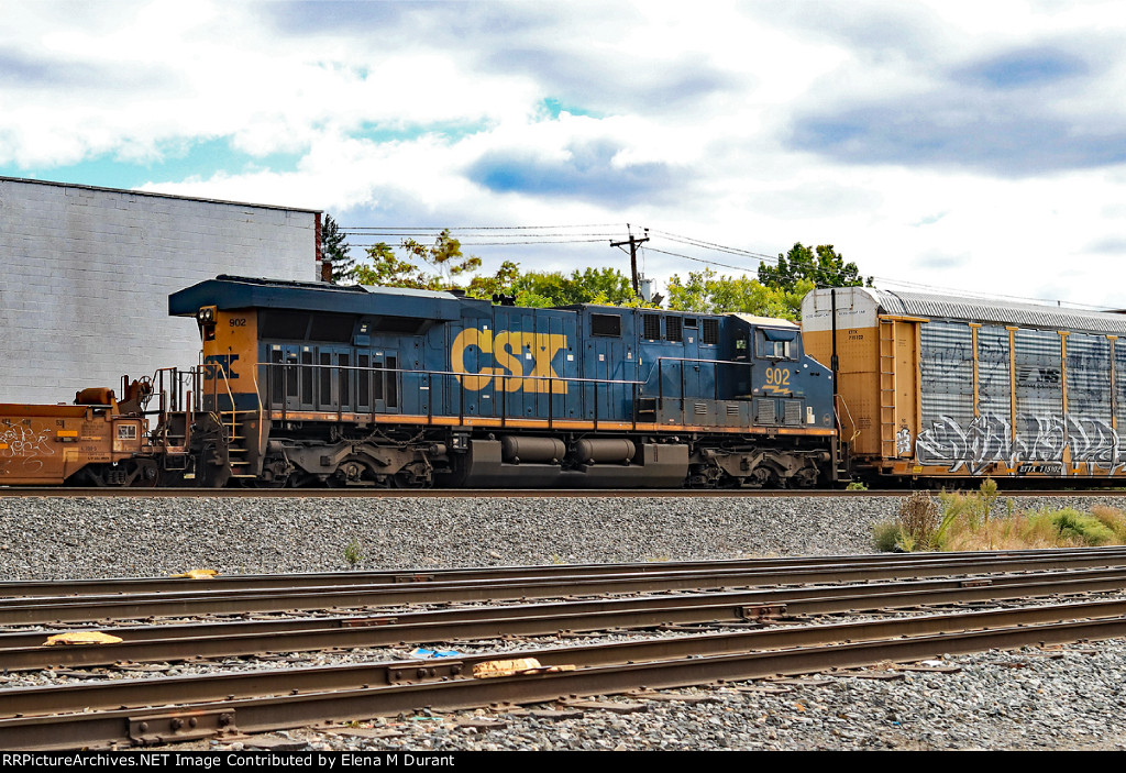 CSX 902 on I-157